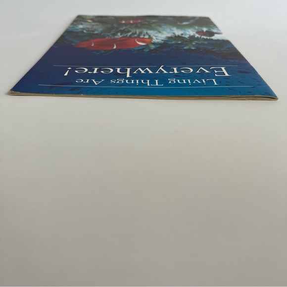 Living Things Are Everywhere! By Jayne Smith kids educational reading book - Picture 10 of 17